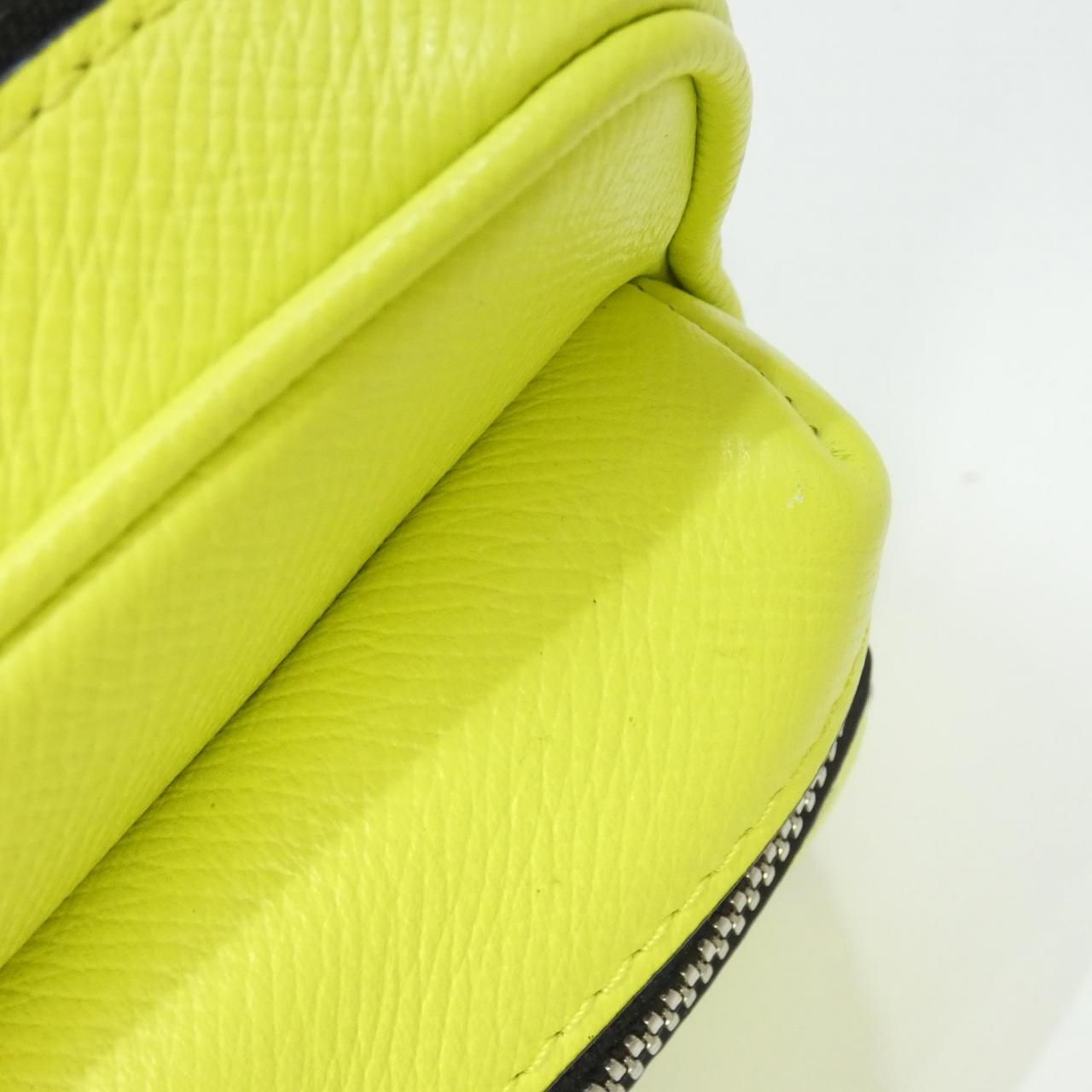 Louis Vuitton Taiga Llama Bum Bag Outdoor — view 5