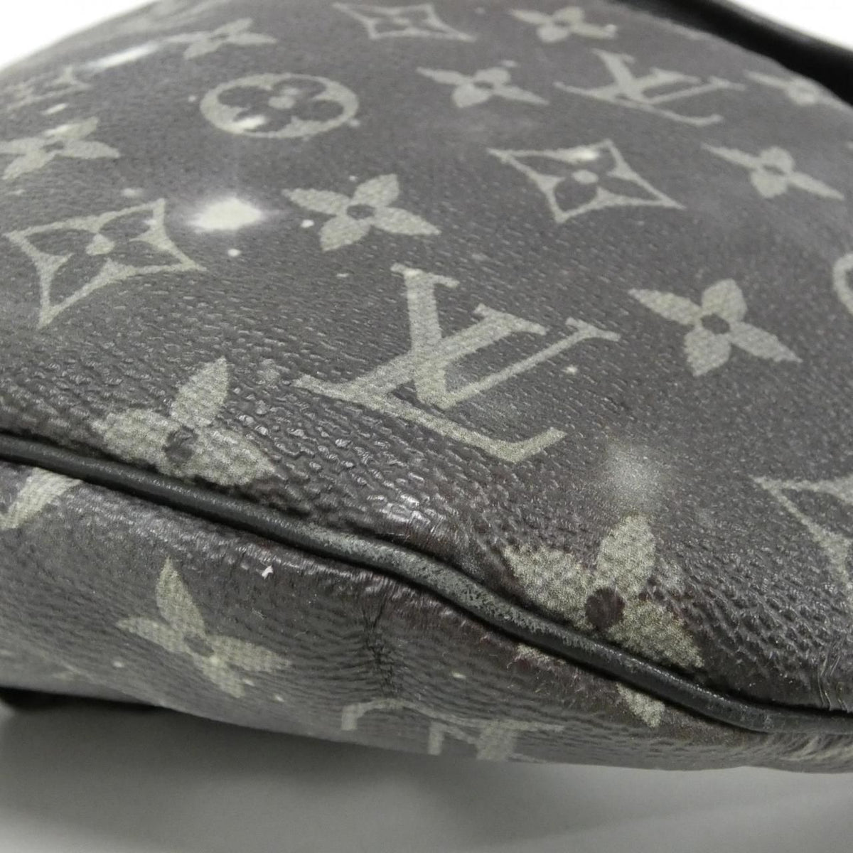 Louis Vuitton Monogram lanine Discovery Bamubag Shoulder Bag — view 3