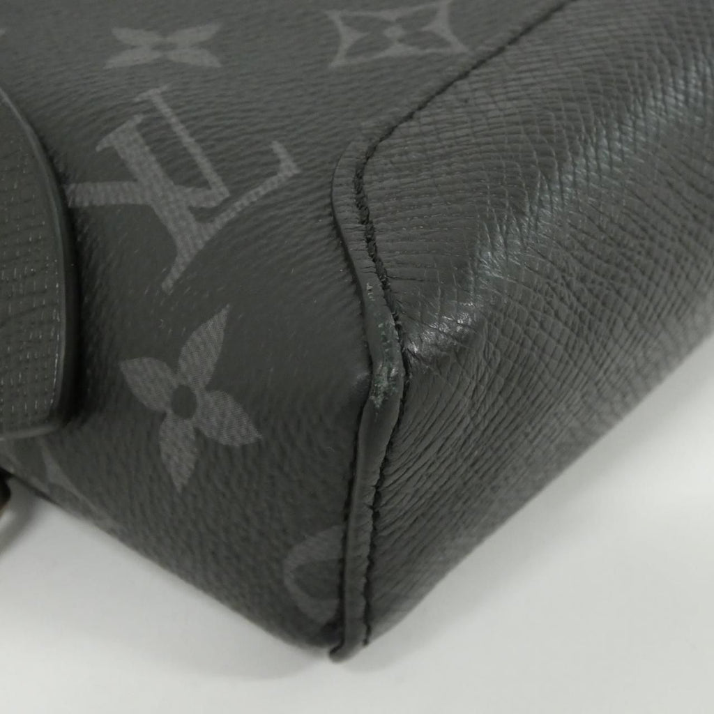 Louis Vuitton Taiga Sling Bag — view 3
