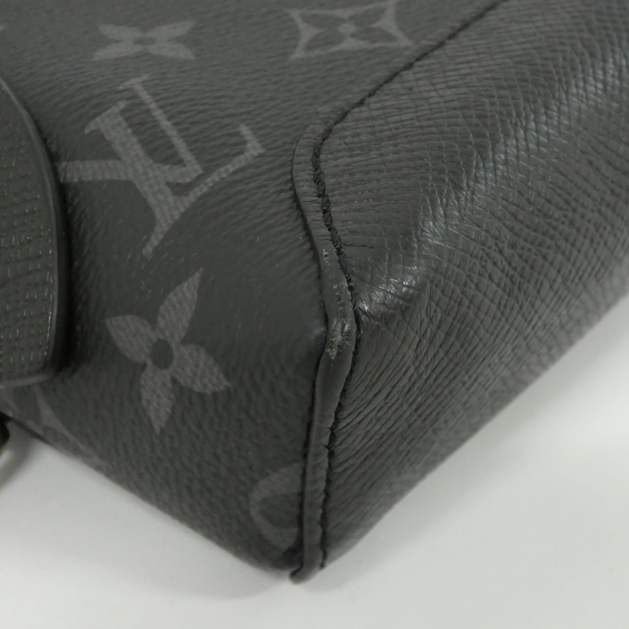 Louis Vuitton Taiga Sling Bag — view 3