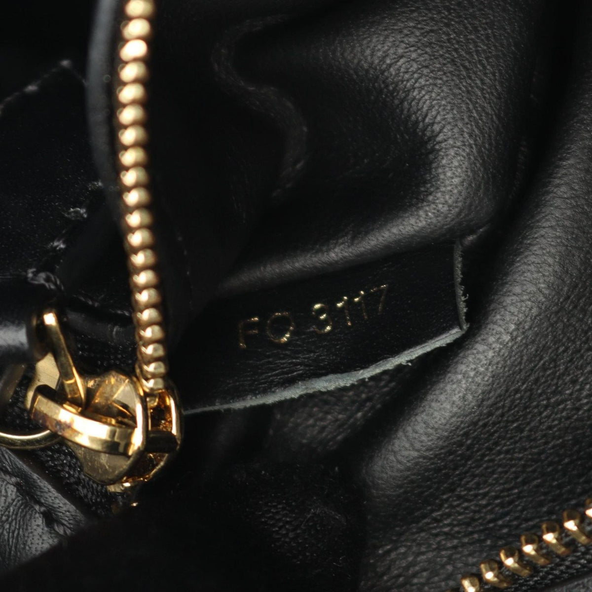 Louis Vuitton Handbag Roulis MM Noir Leather — view 5