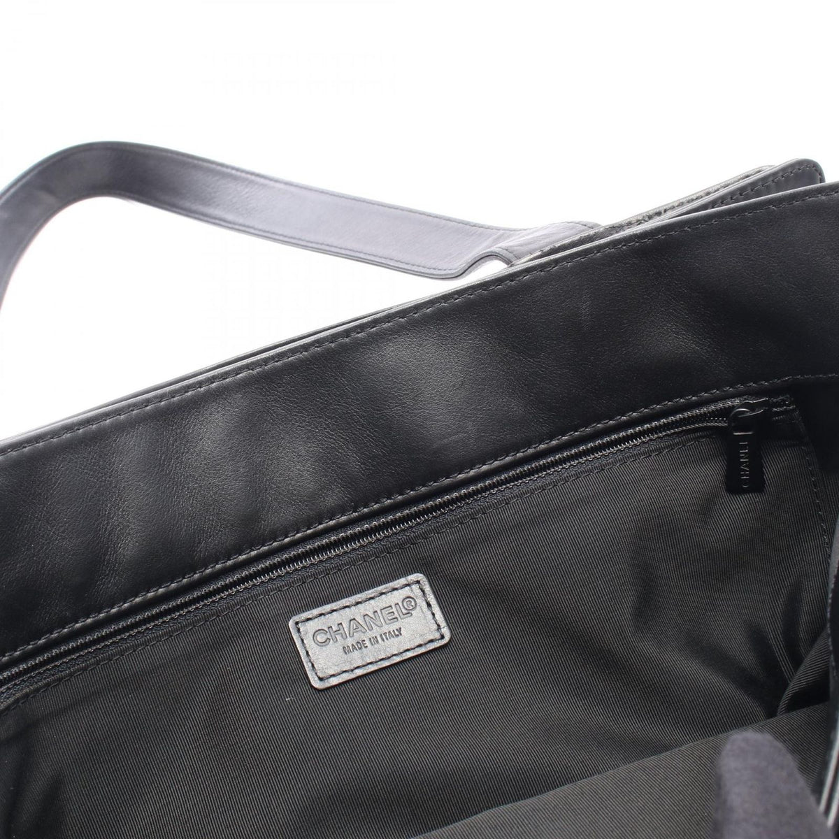 Chanel Tote CC Logo Black Lambskin — view 6
