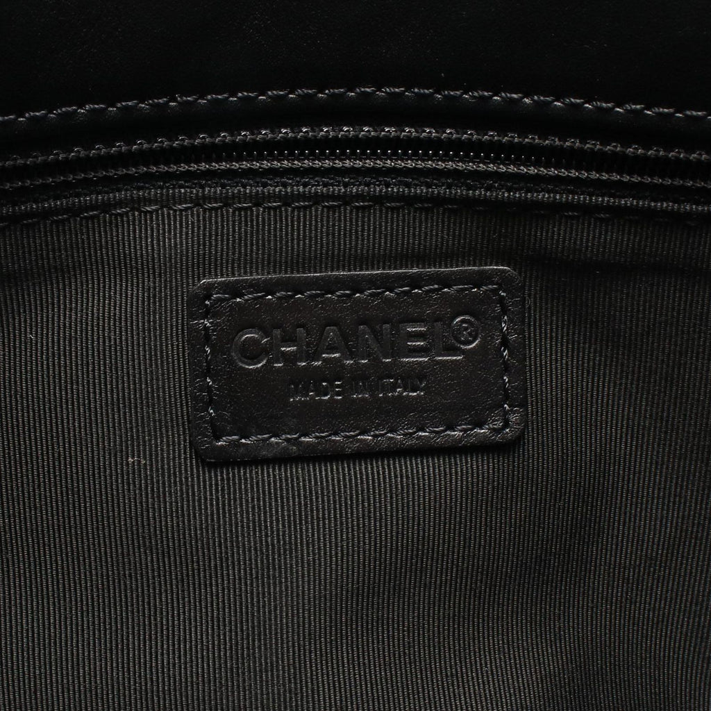 Chanel Tote CC Logo Black Lambskin — view 4
