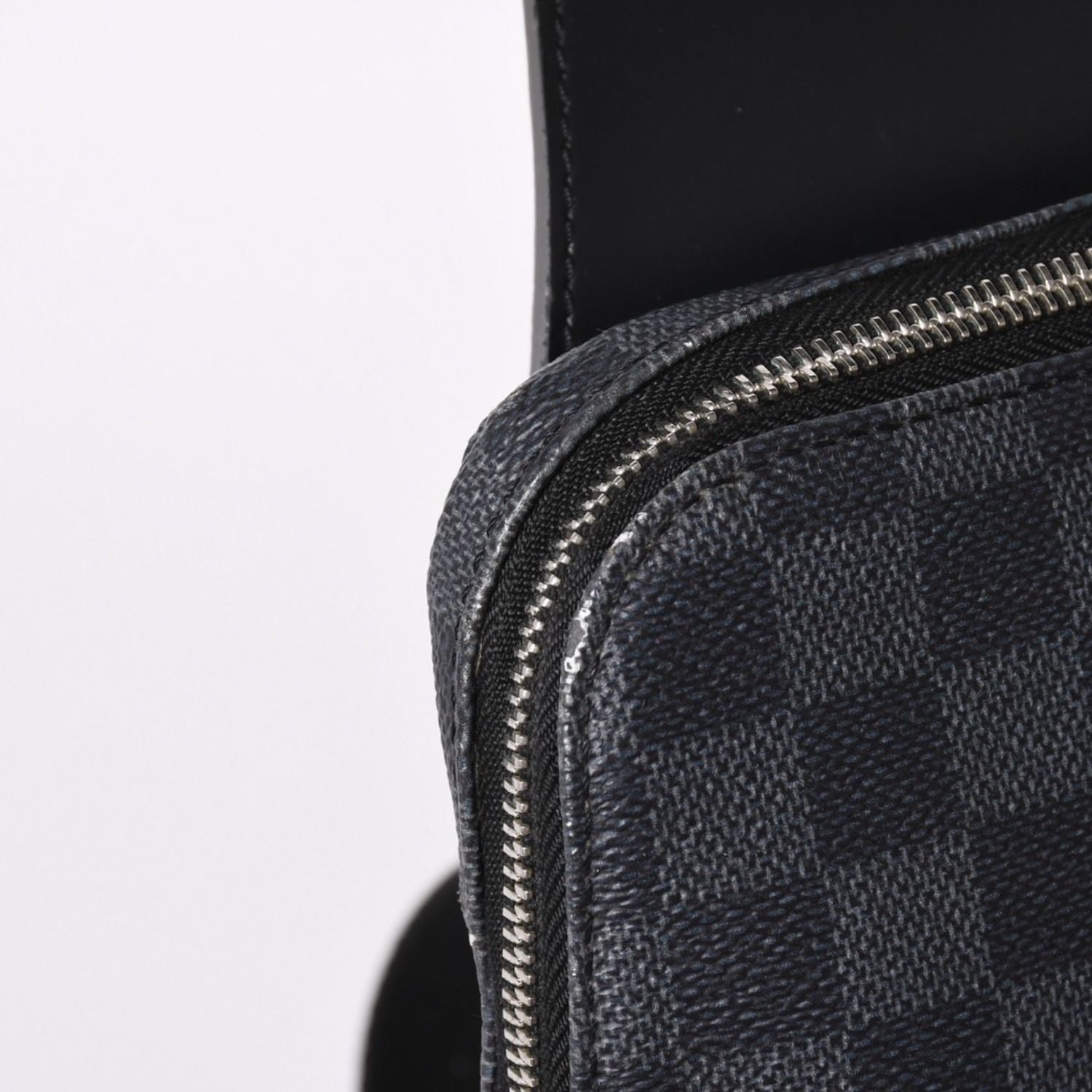 Louis Vuitton Avenue Sling Bag Damier Graphite Canvas Silver — view 6