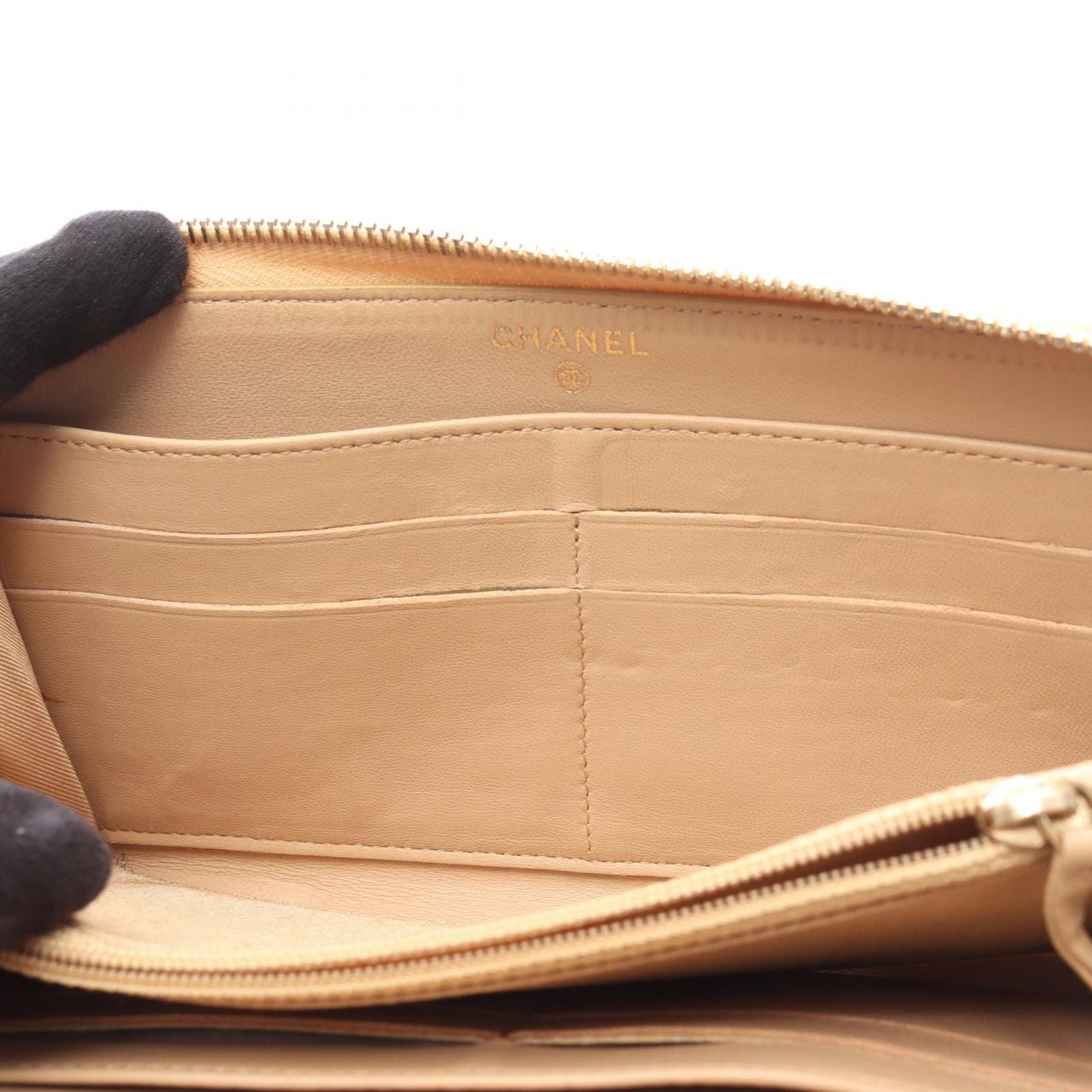 Chanel Round Wallet Quilted Beige Lambskin — view 6