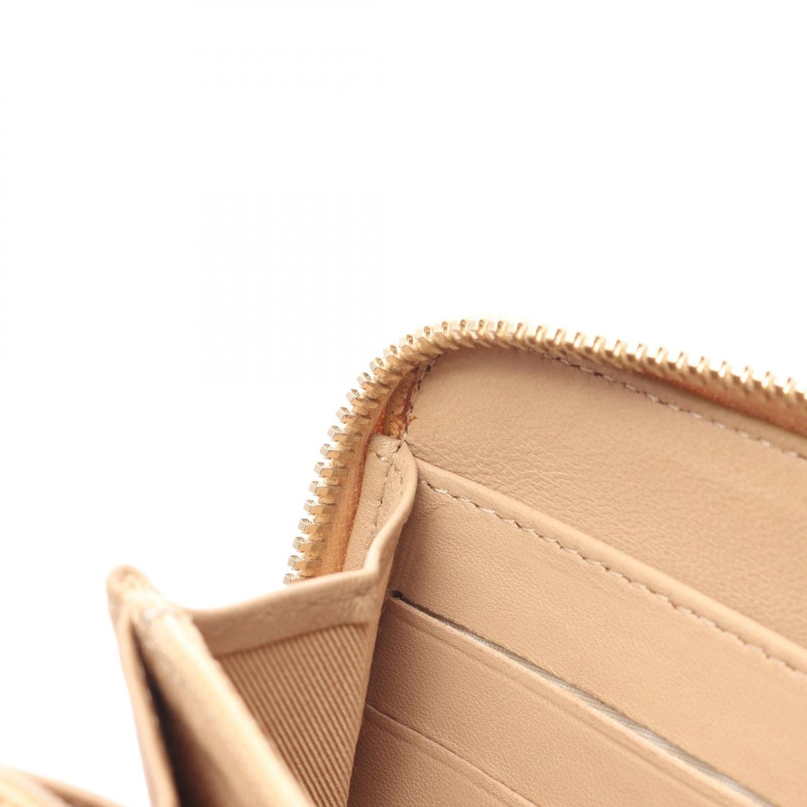 Chanel Round Wallet Quilted Beige Lambskin — view 9