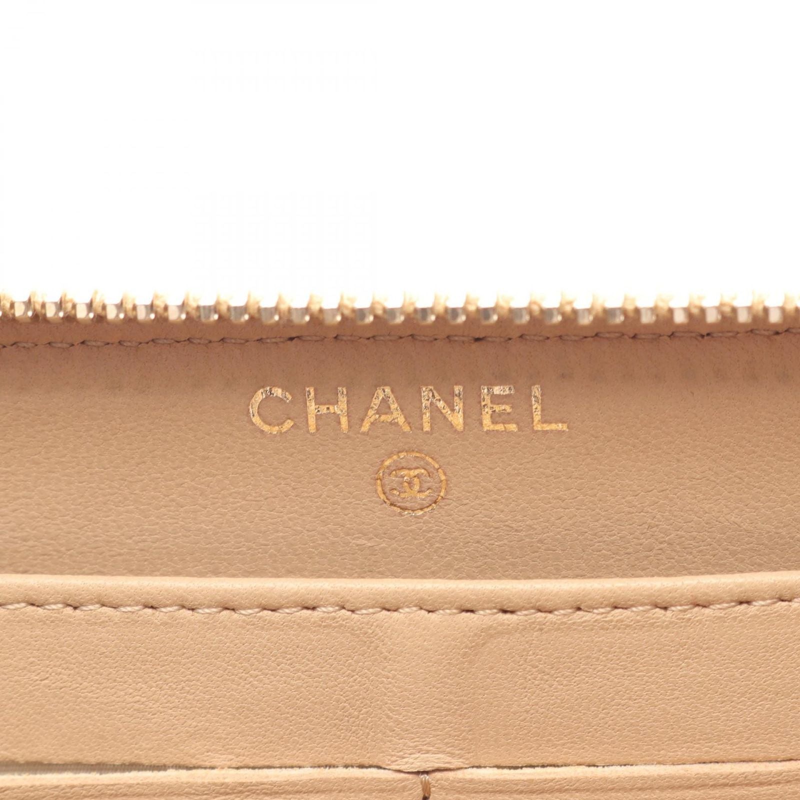 Chanel Round Wallet Quilted Beige Lambskin — view 4