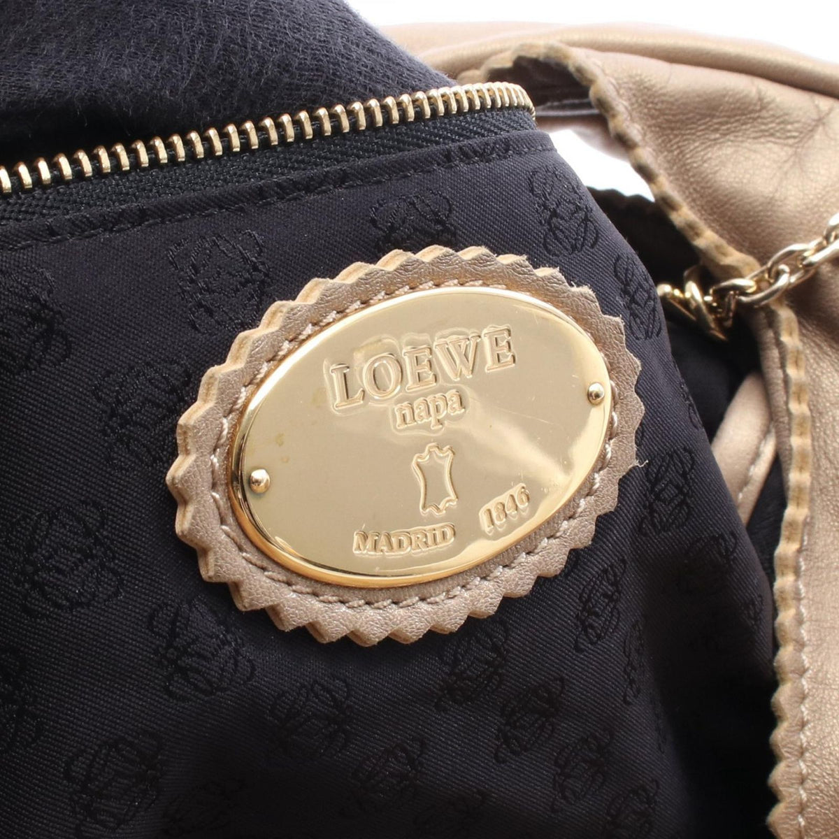 Loewe Shoulder Bag Anagram Gold Leather — view 4