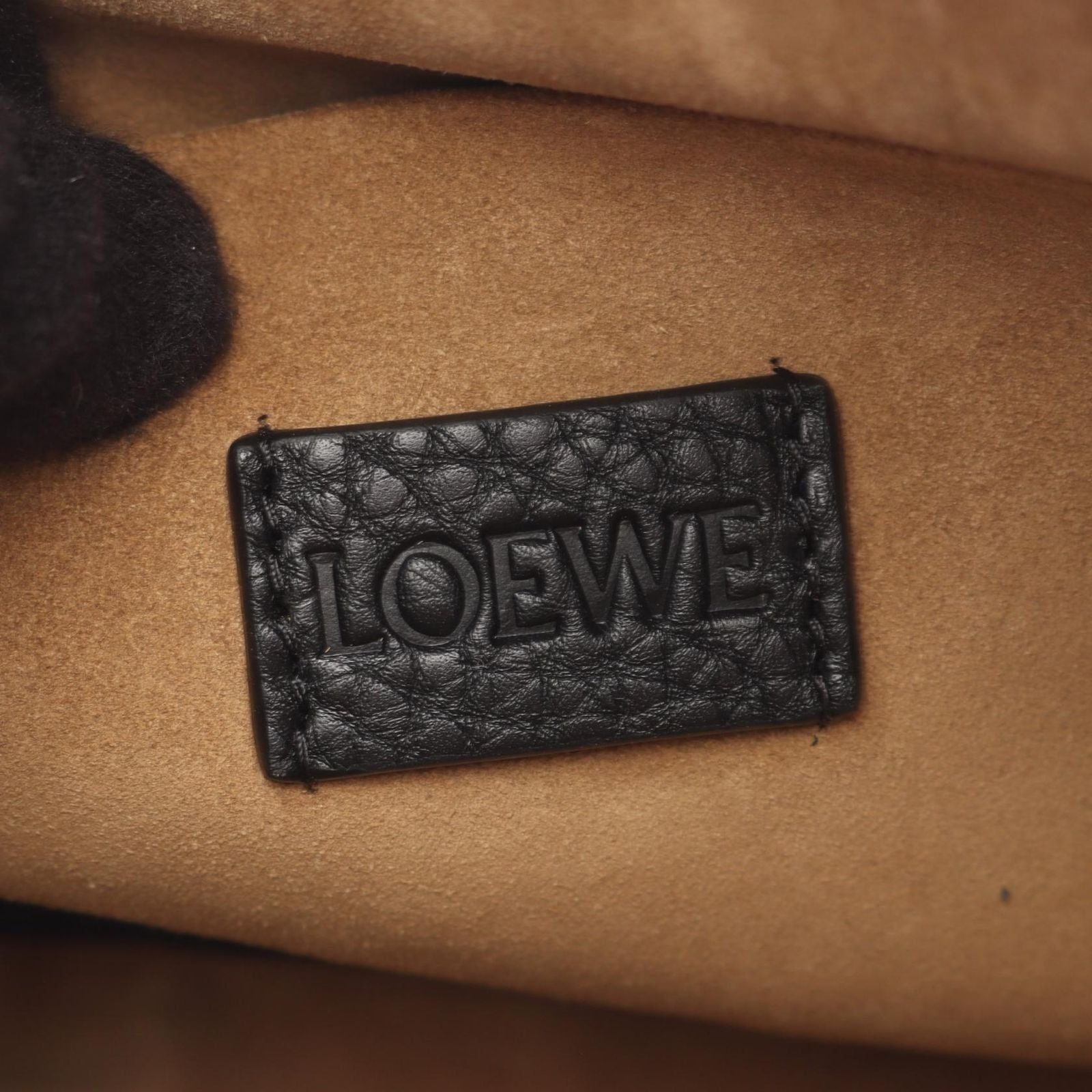 Loewe Shoulder Bag Pebble Black Leather — view 5