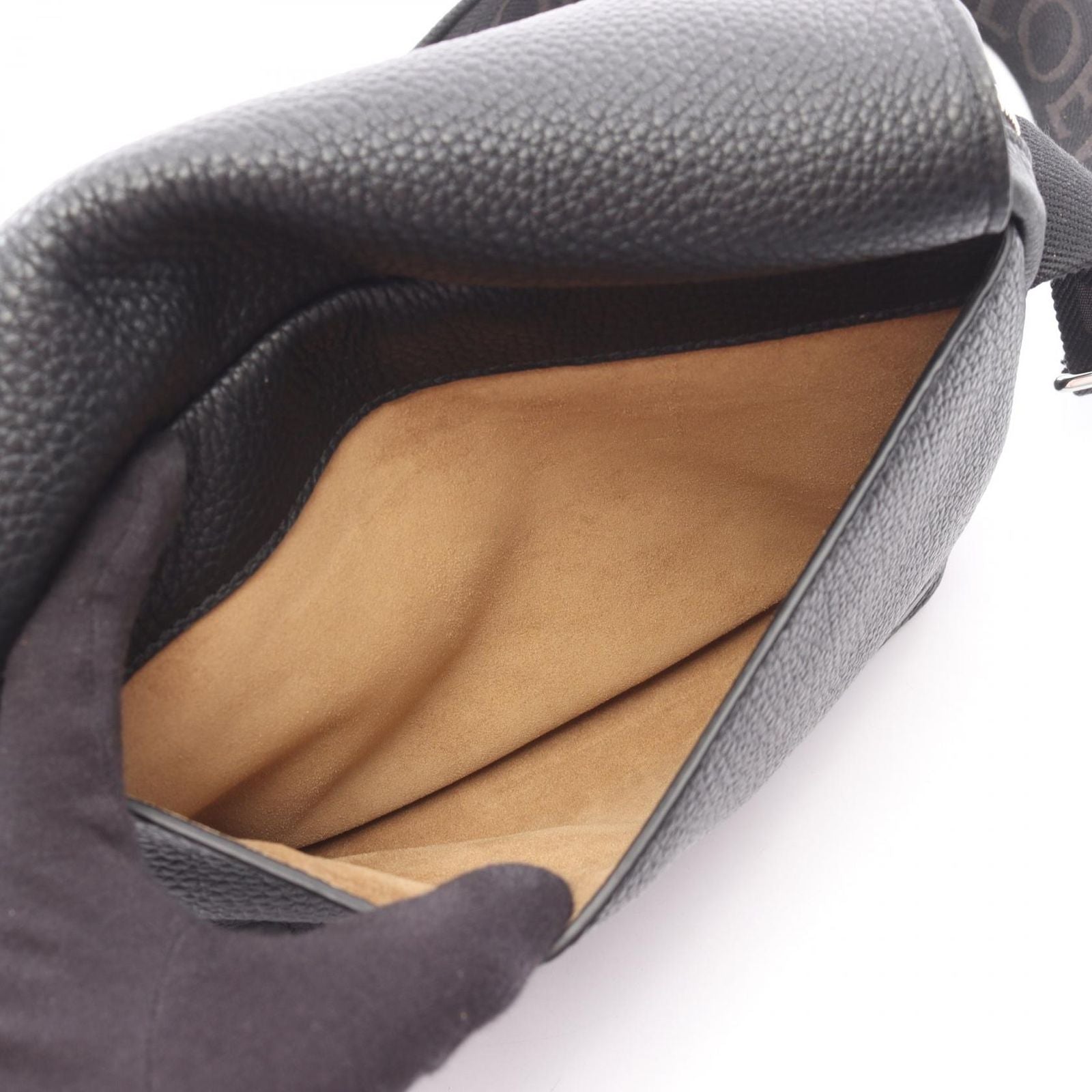 Loewe Shoulder Bag Pebble Black Leather — view 4