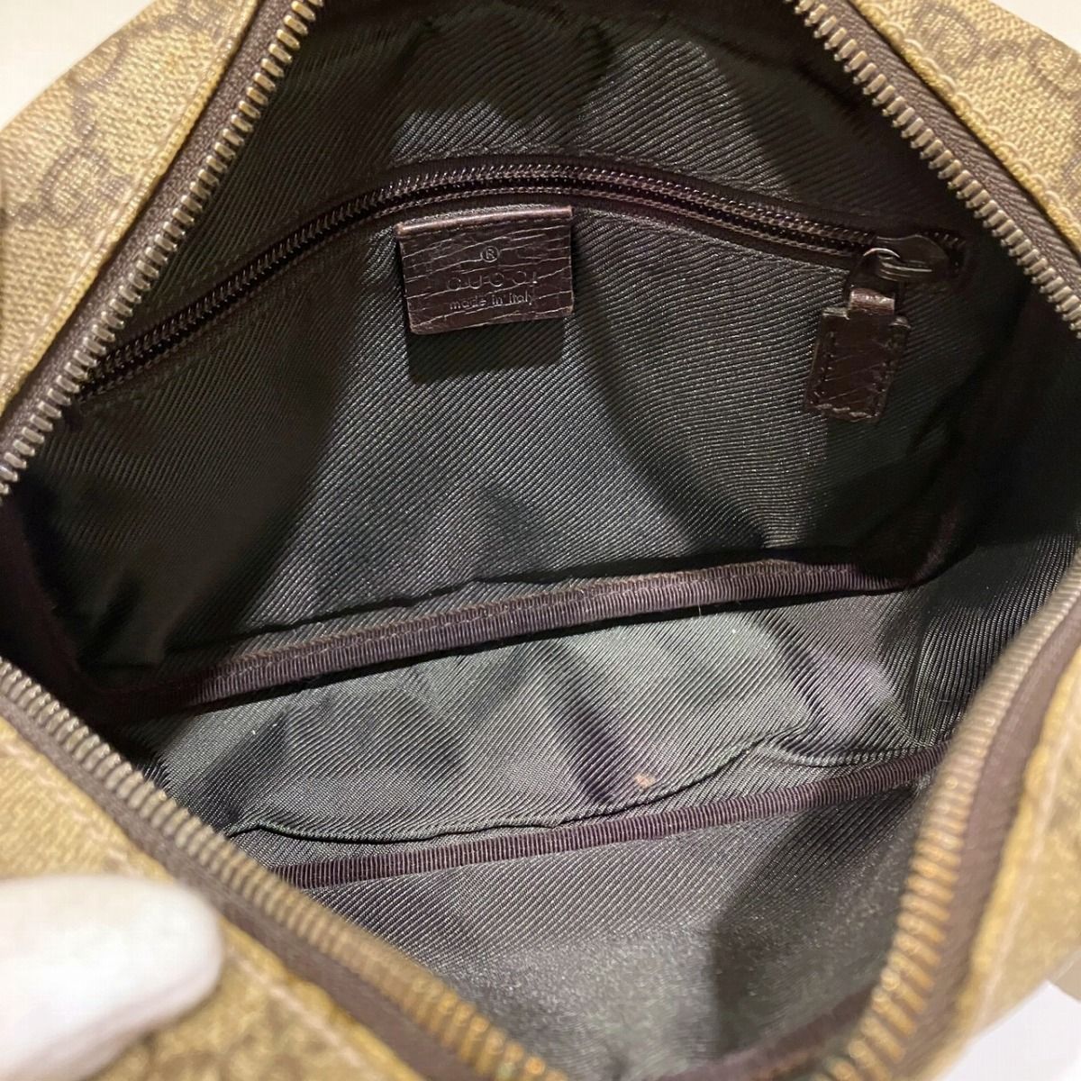 Gucci GG Supreme Shoulder Bag — view 5