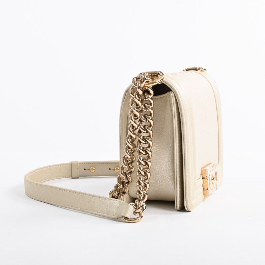 Chanel Shoulder Bag White — view 2