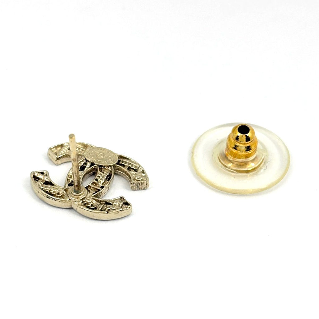 Chanel CC Logo Earrings Gold Plated — view 3