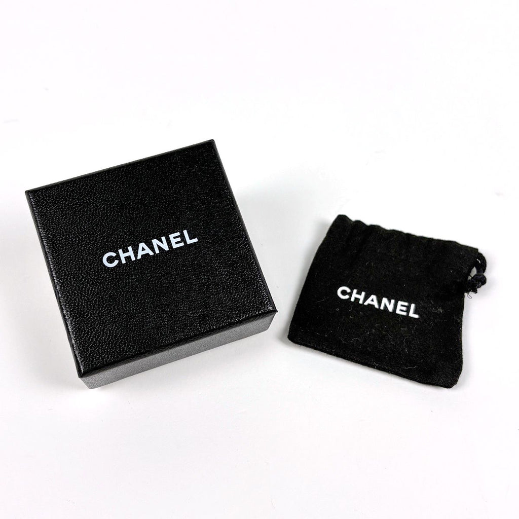 Chanel CC Logo Earrings Gold Plated — view 6