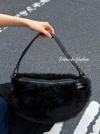 Chanel CC Logo Shoulder Bag Black Vintage — view 2