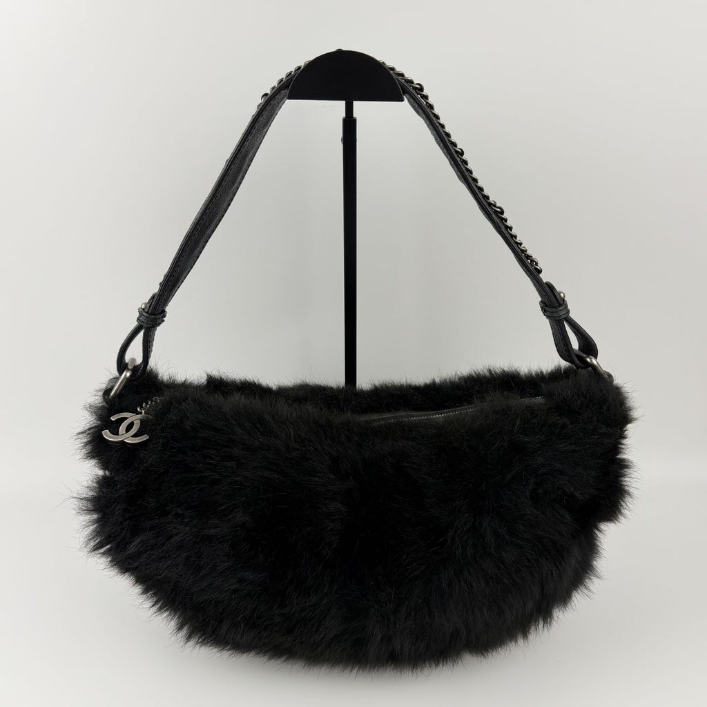 Chanel CC Logo Shoulder Bag Black Vintage — view 5