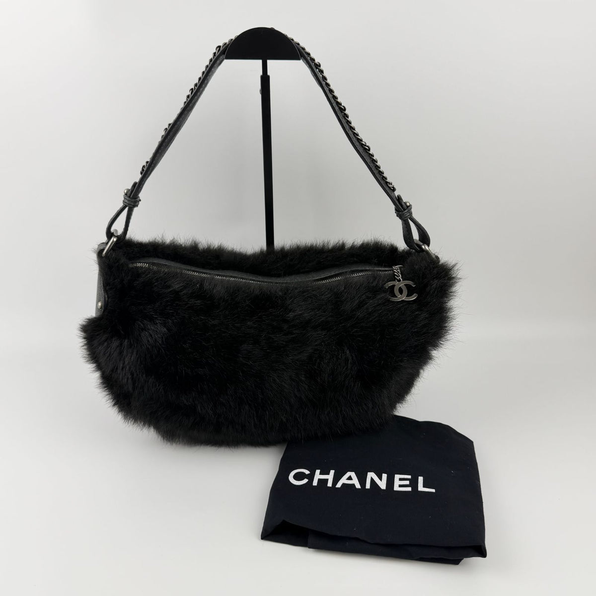 Chanel CC Logo Shoulder Bag Black Vintage — view 3
