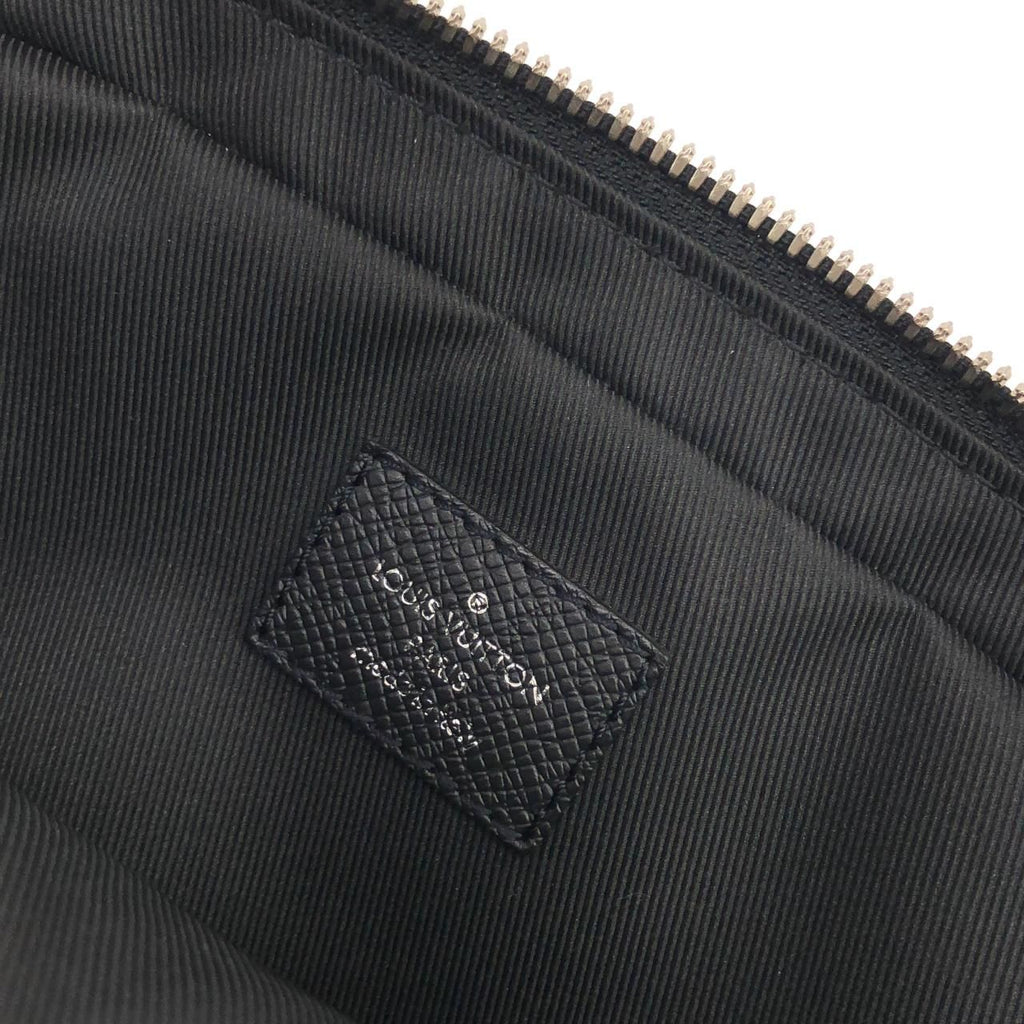 Louis Vuitton Taiga Llama Bum Bag Outdoor — view 9