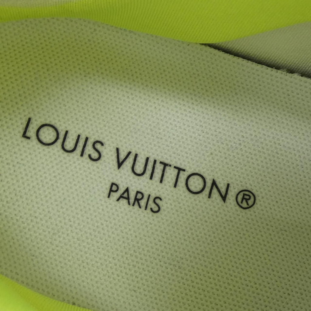 Louis Vuitton Run Sneakers — view 6