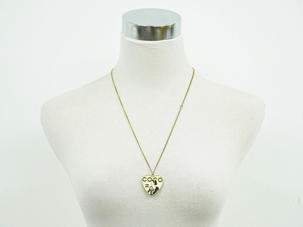 Chanel Coco Mademoiselle Heart Faux Pearl Necklace Pendant Gold Plated Ivory — view 8