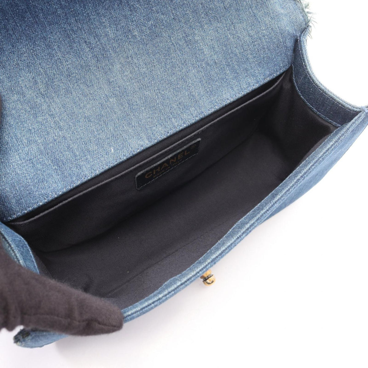 Chanel Shoulder Bag Patchwork Denim Blue Chain — view 3