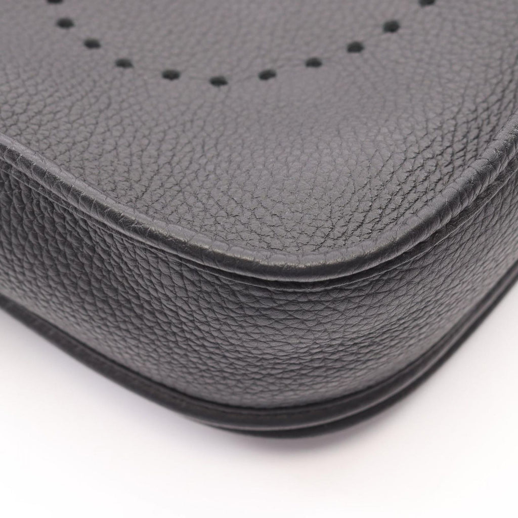 Hermes Shoulder Bag Evelyne 3 Trois PM Black Leather — view 6