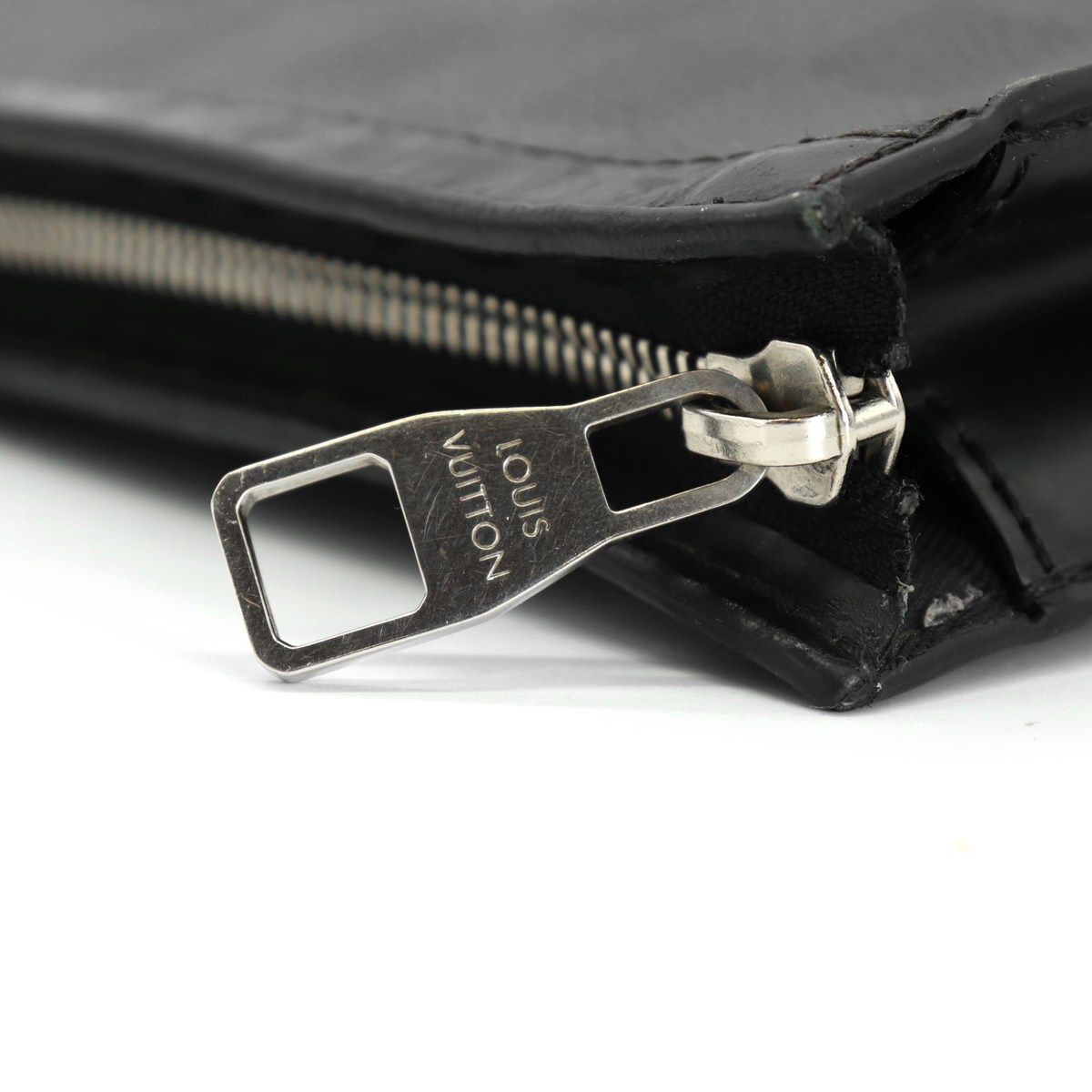 Louis Vuitton Pochette Voyage MM LV League Clutch Damier Graphite Canvas Patch — view 9