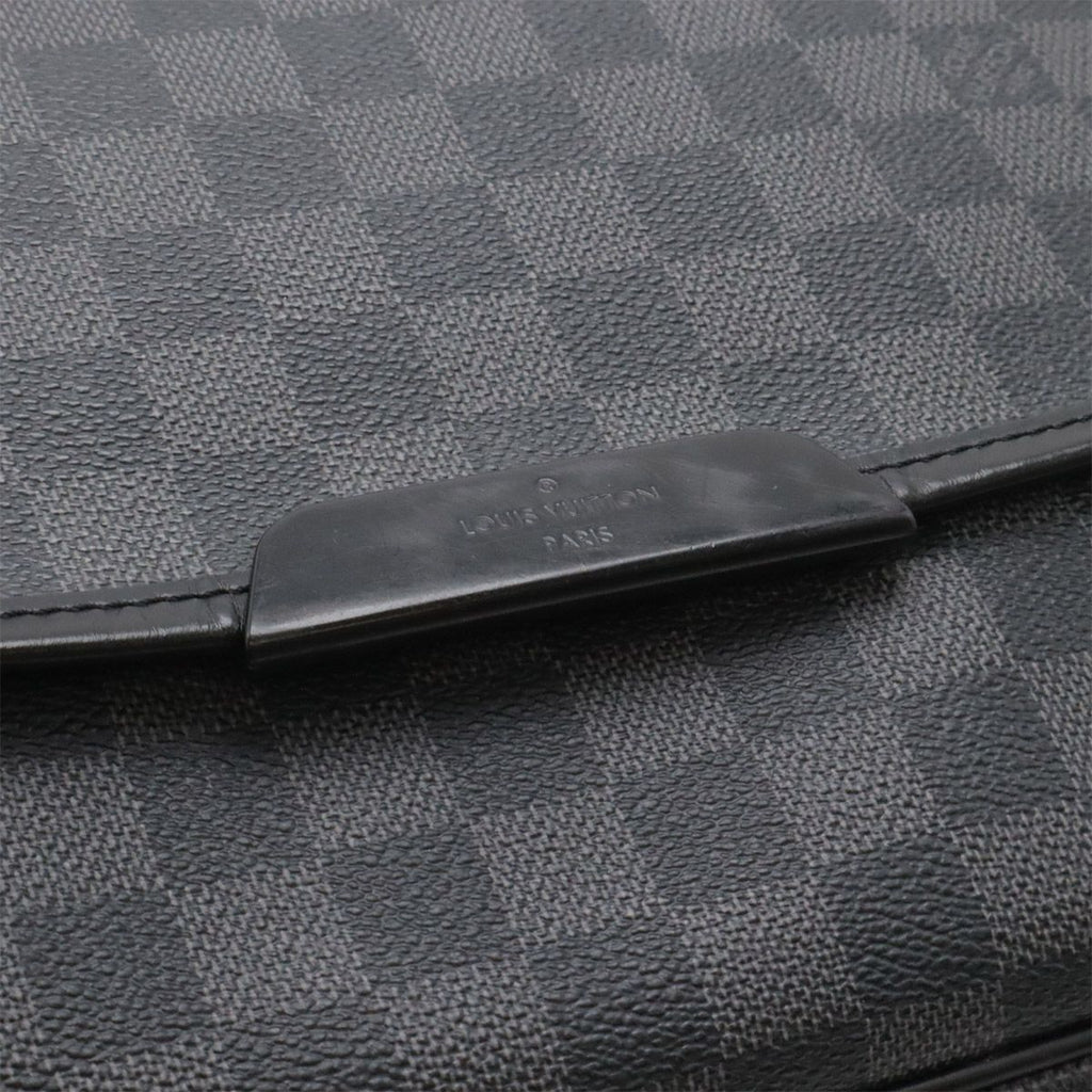 Louis Vuitton Damier Graphite Daniel GM Messenger Bag — view 4