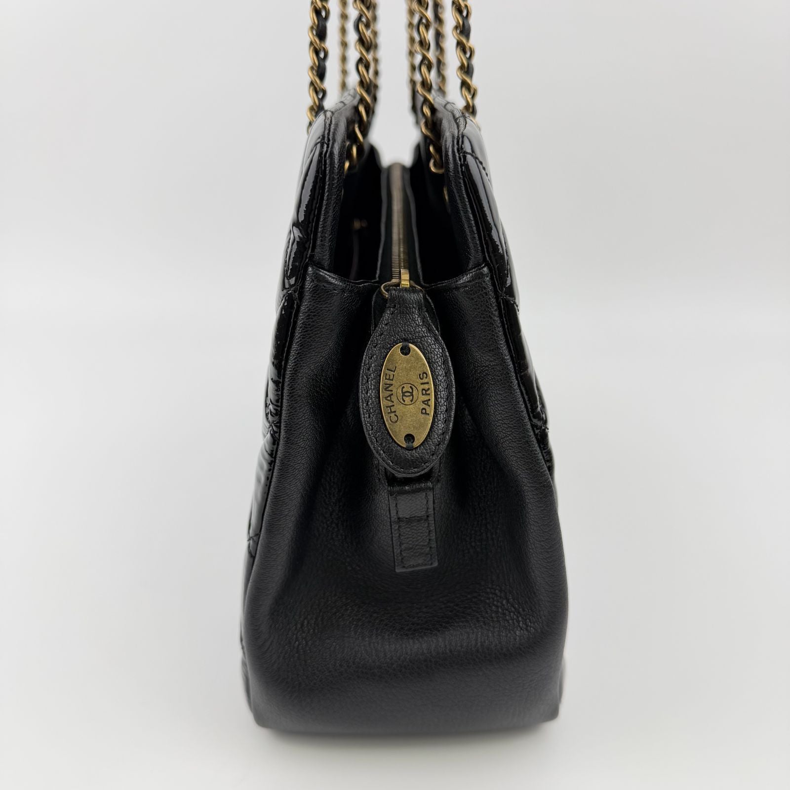 Chanel CC Logo Quilted Chain Shoulder Bag Black Enamel Vintage — view 7