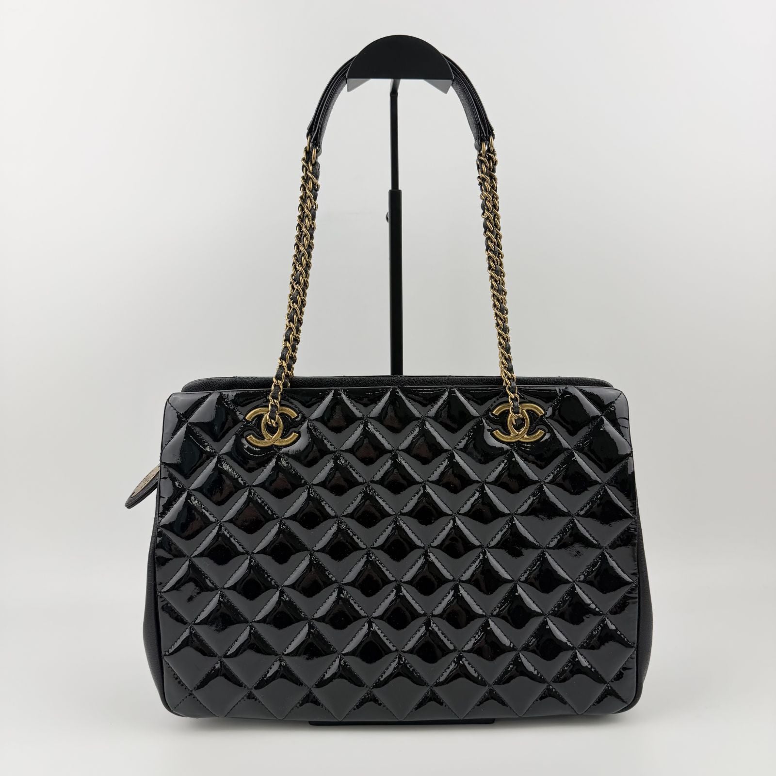 Chanel CC Logo Quilted Chain Shoulder Bag Black Enamel Vintage — view 4
