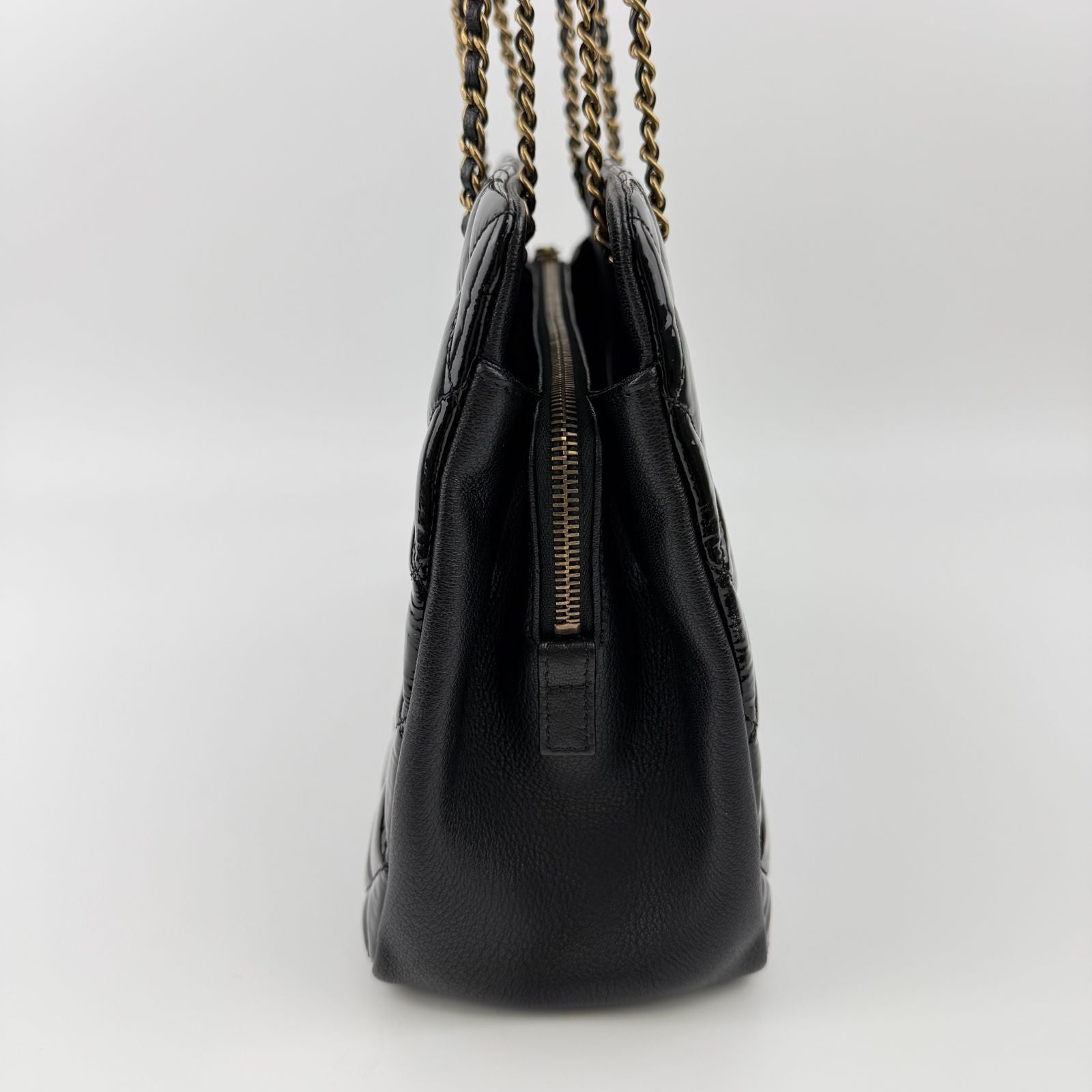 Chanel CC Logo Quilted Chain Shoulder Bag Black Enamel Vintage — view 6