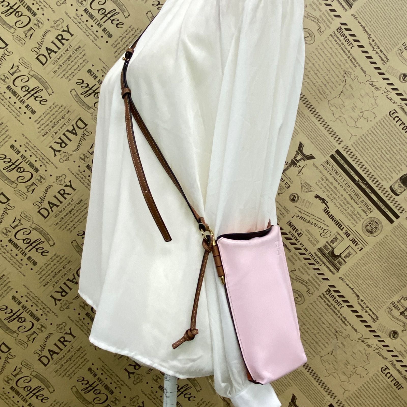 Loewe Shoulder Bag Pochette Smartphone Anagram Magnet Pocket — view 6