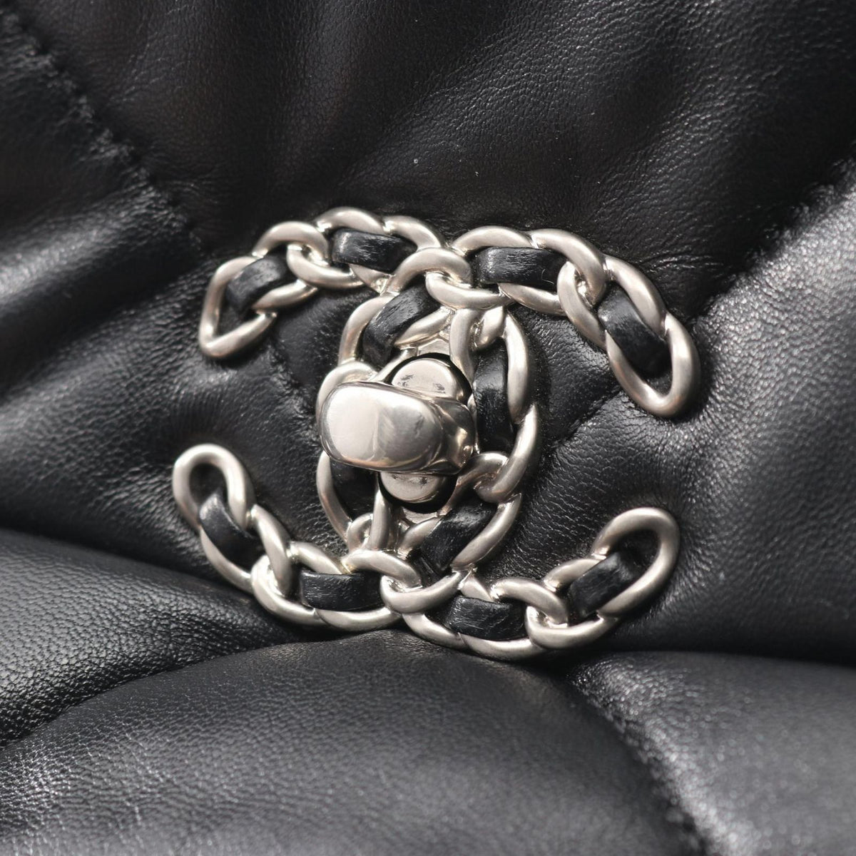 Chanel Shoulder Bag 19 D'isneuf Quilted 2-Way Black Lambskin 19 Chain — view 7
