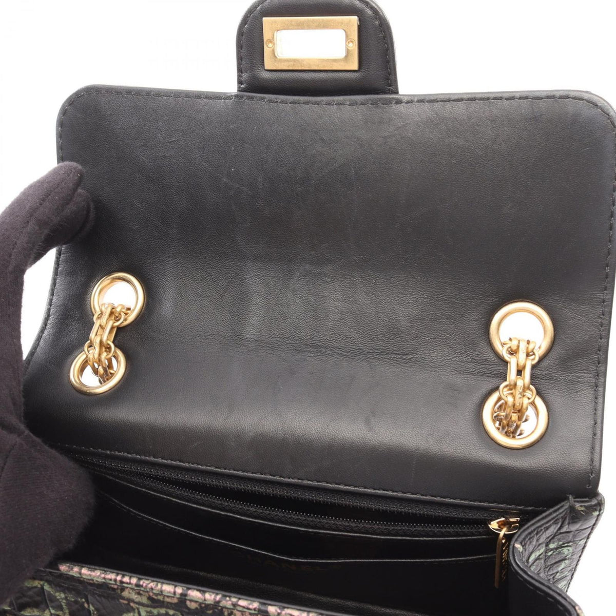 Chanel Shoulder Bag 2.55 Graffiti Mini Croco — view 6