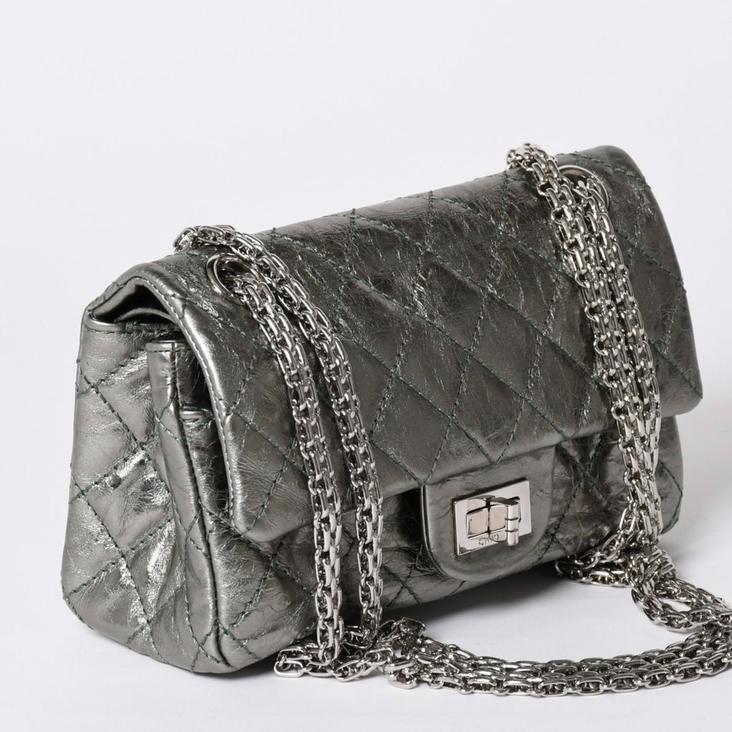Chanel 2.55 Double Flap Chain Shoulder Bag Vintage Calfskin Metallic Green — view 3