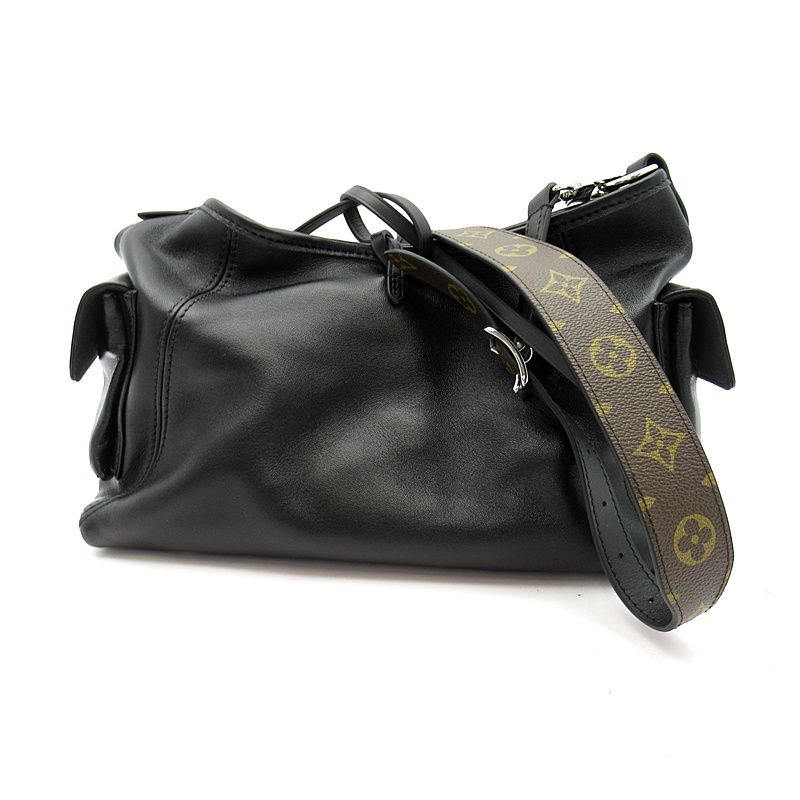 Louis Vuitton Carriage Cargo Vibe PM Lambskin Handbag Noir — view 4