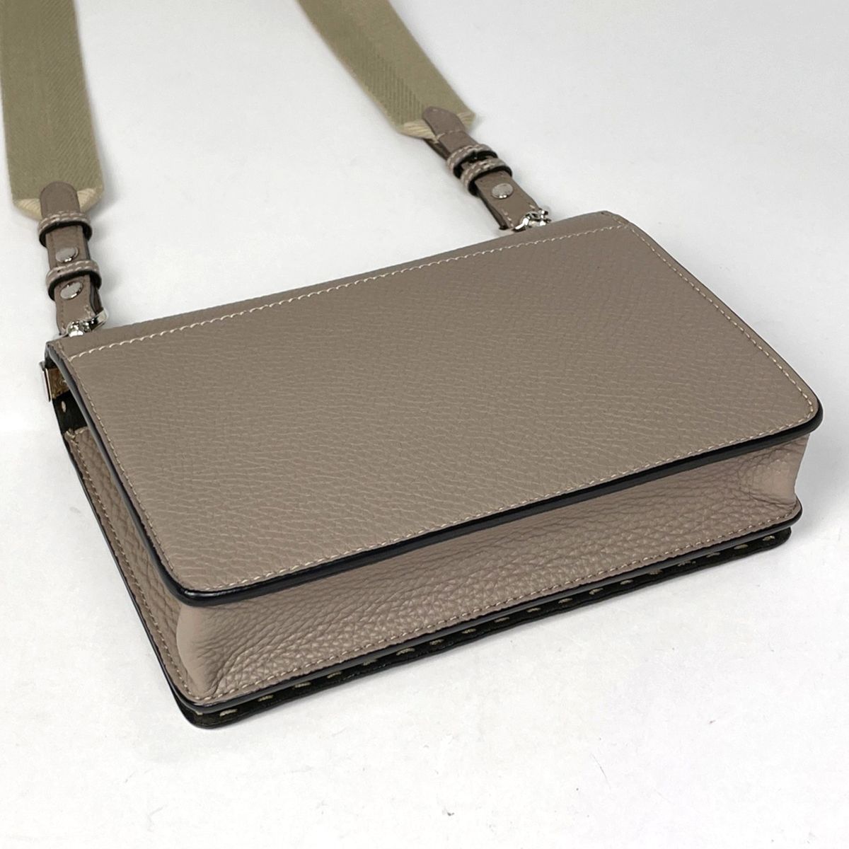 Fendi Selleria Shoulder Bag 2-Way Kuoio Leather Beige — view 2