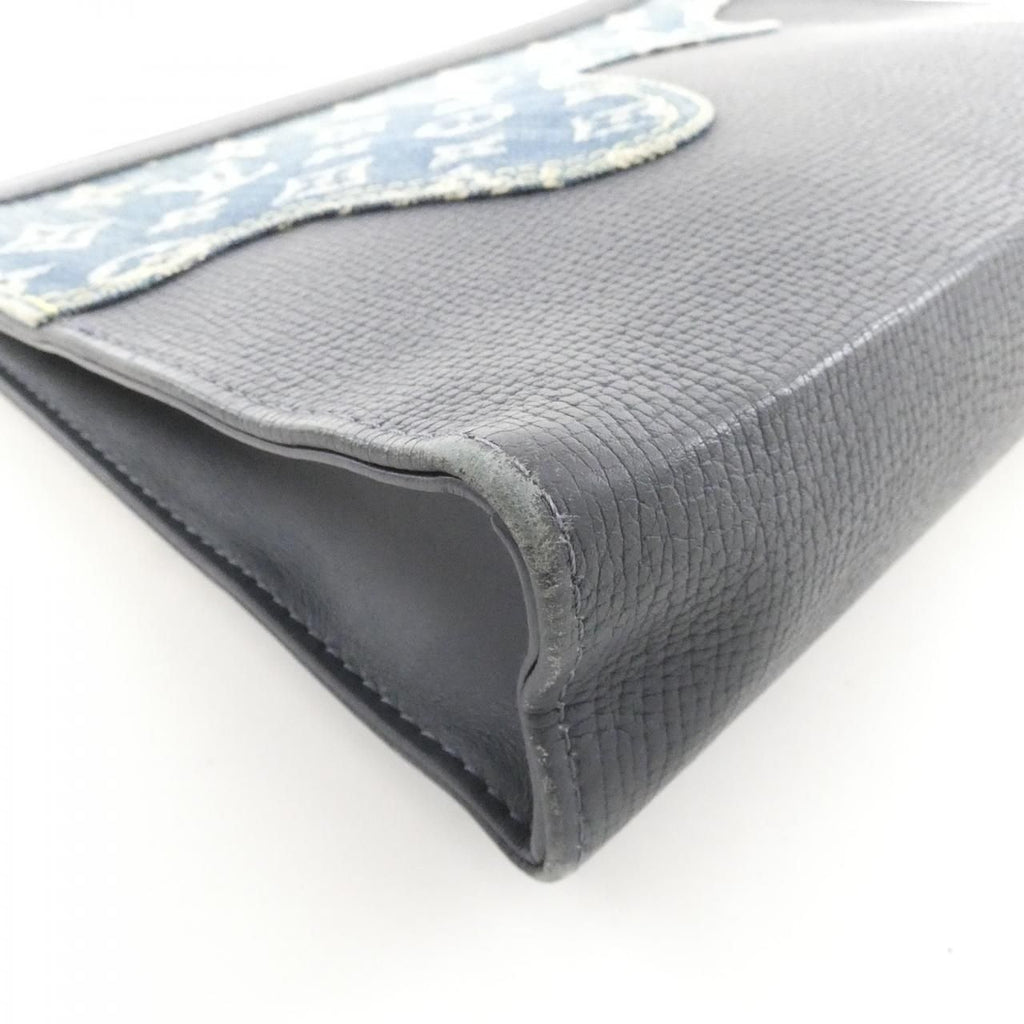 Louis Vuitton Monogram Drip Pochette Voyage — view 3