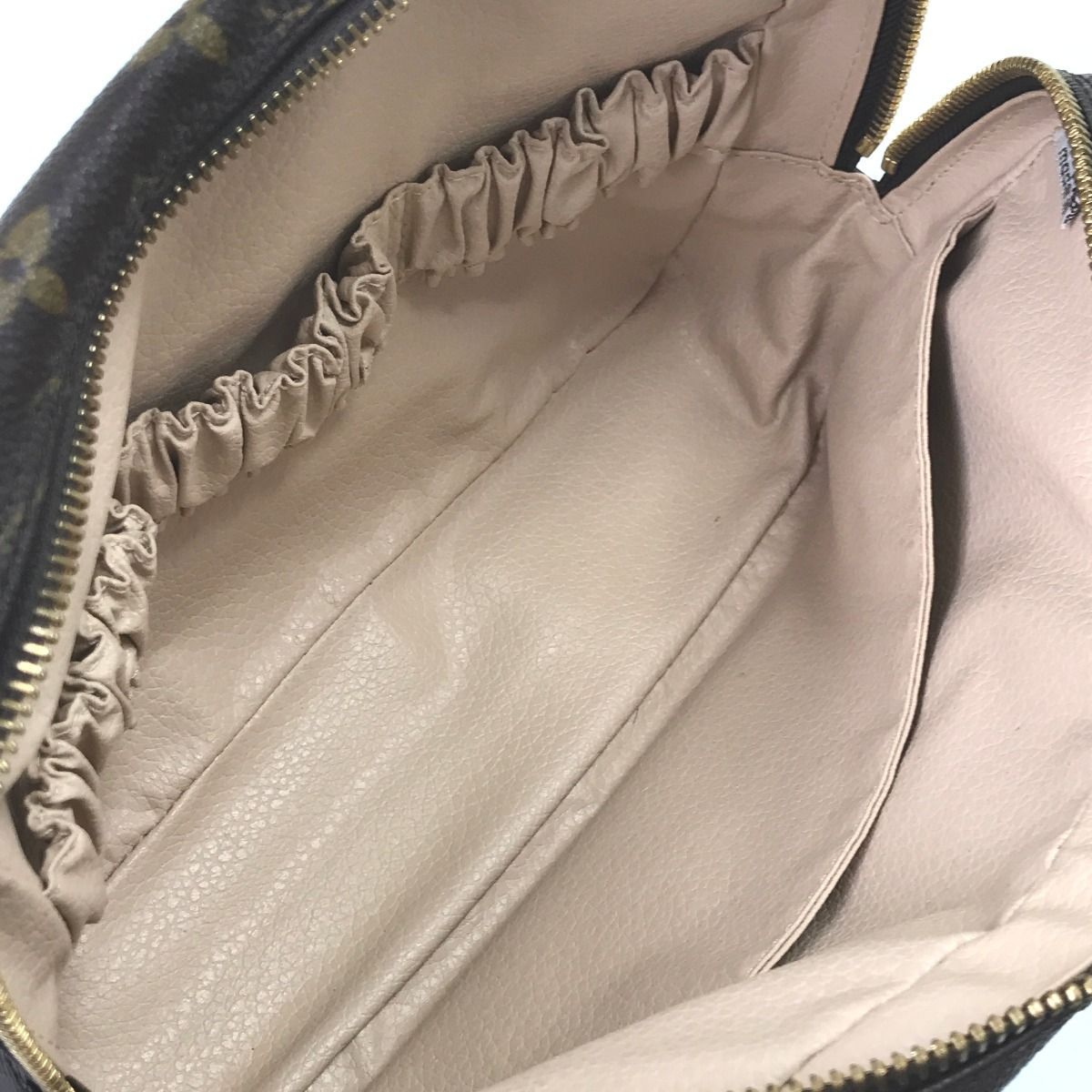 Louis Vuitton Cosmetic Pouch Monogram Trousse Toilette 23 — view 8