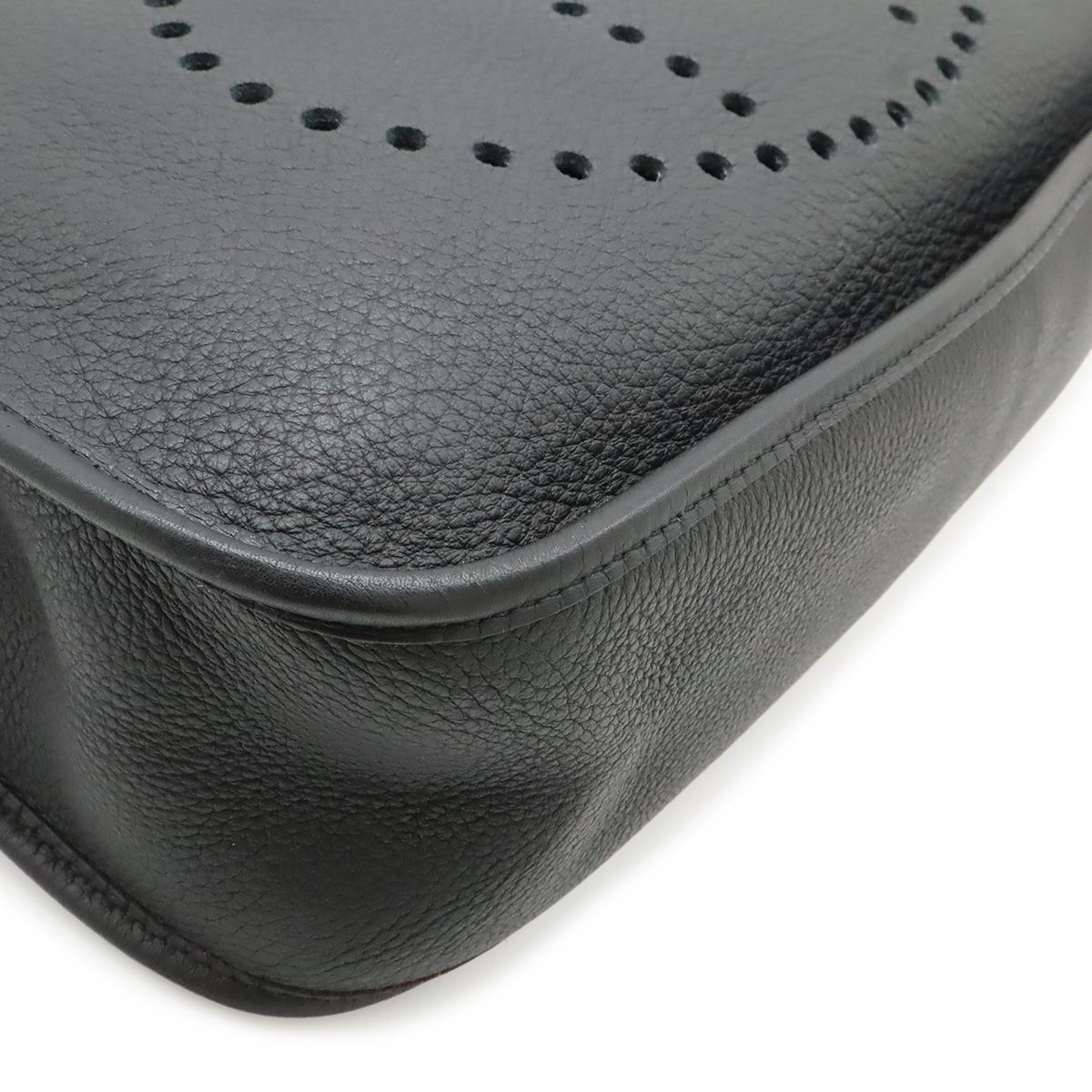 Hermes Evelyne I 1 GM Shoulder Bag Taurillon Clemence Black Gold — view 3