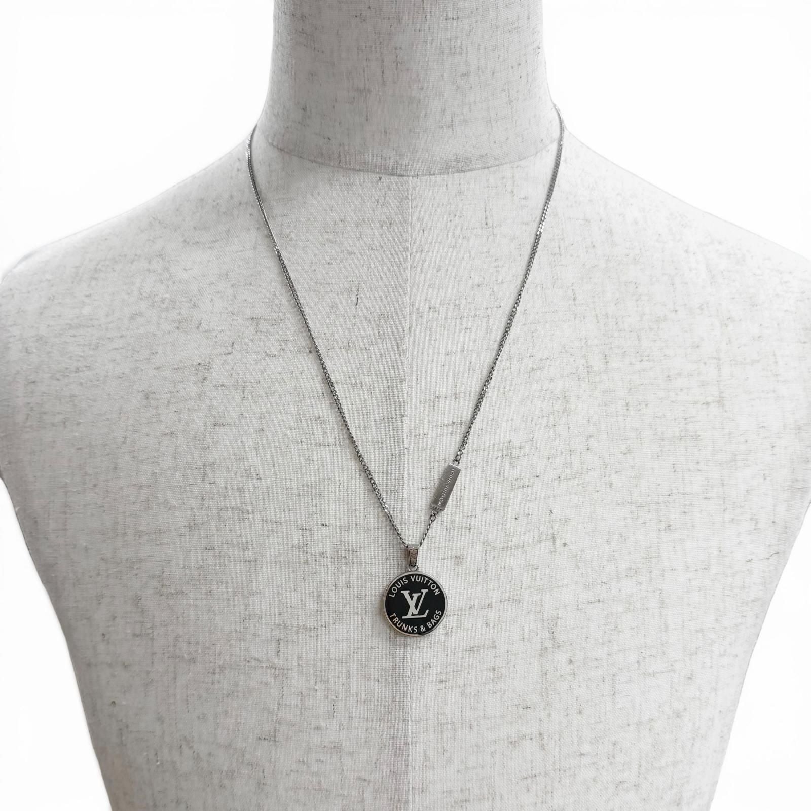 Louis Vuitton Necklace LV Award Pendant Silver Black — view 2