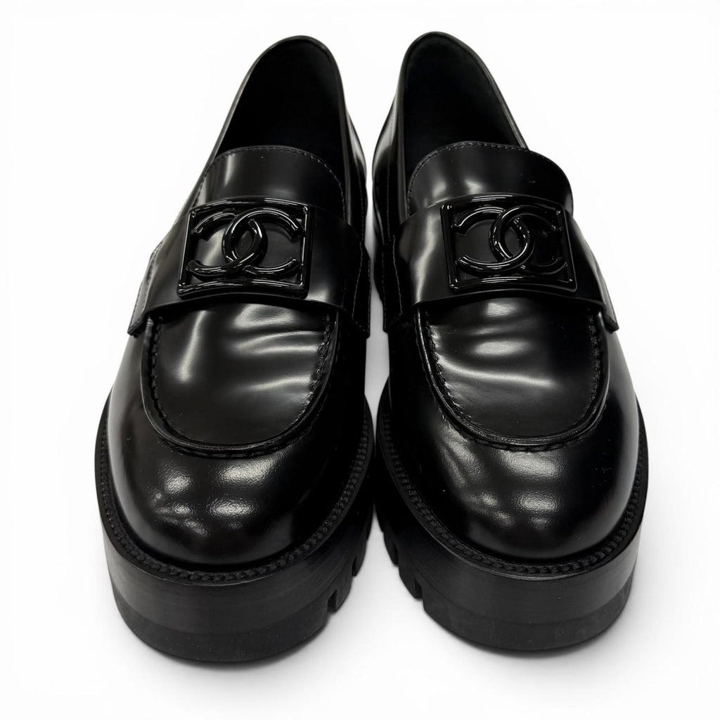 Chanel CC Logo Leather Loafers Shoes Black — view 3
