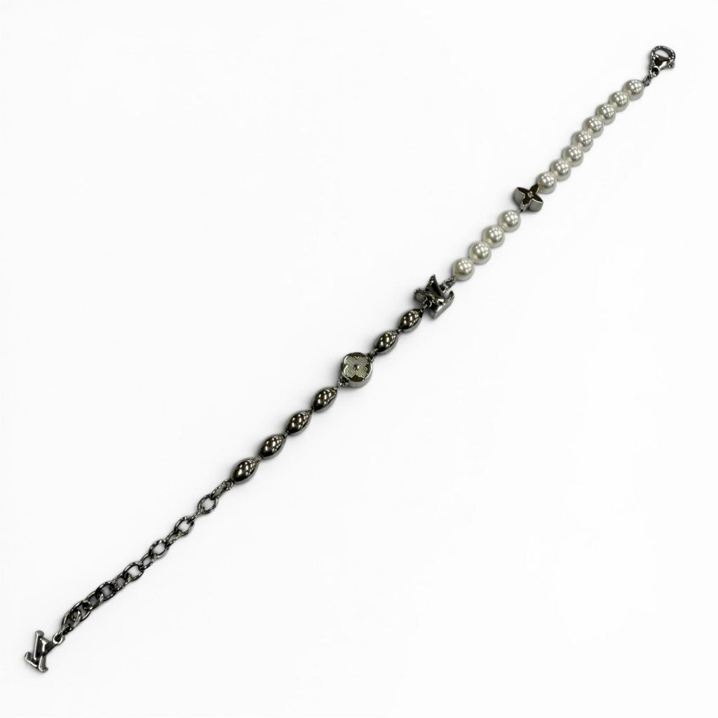 Louis Vuitton Pearl Fusion LV Logo Chain Bracelet Silver White — view 2