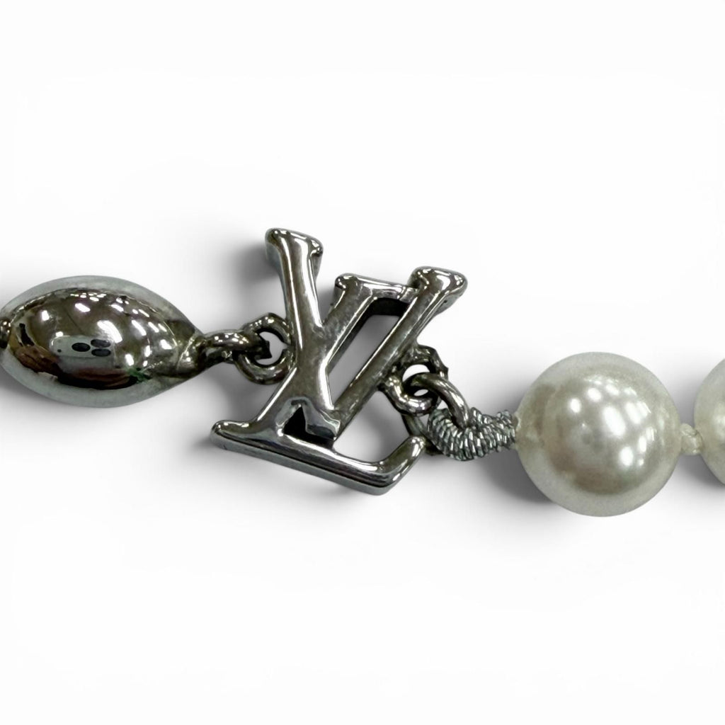 Louis Vuitton Pearl Fusion LV Logo Chain Bracelet Silver White — view 3