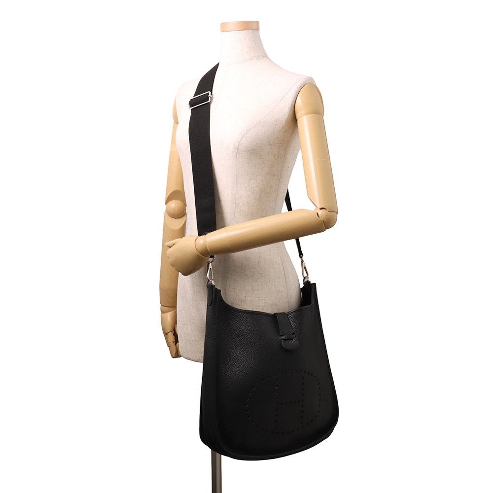 Hermes Shoulder Bag Evelyne 3 PM Black Silver Taurillon Clemence — view 4