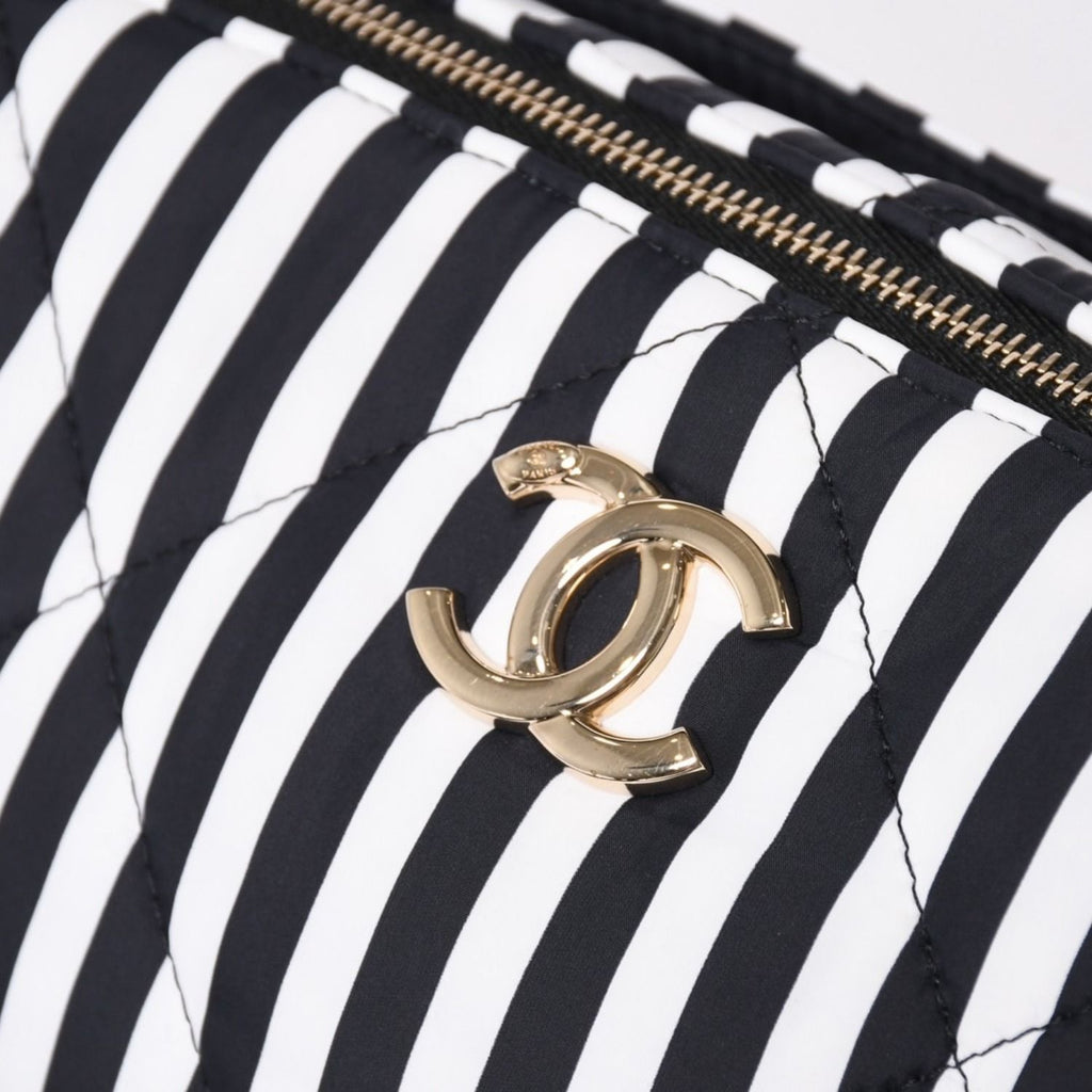 Chanel Coco Beach Hobo Large Shoulder Bag Base CC Logo — view 6