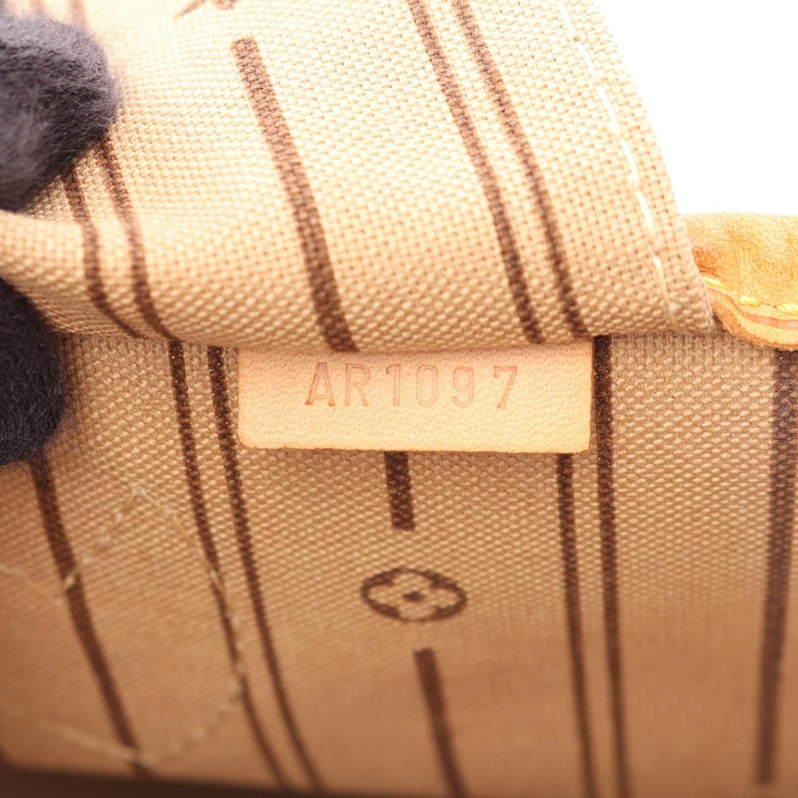 Louis Vuitton Tote Neverfull MM Monogram Canvas Leather — view 5