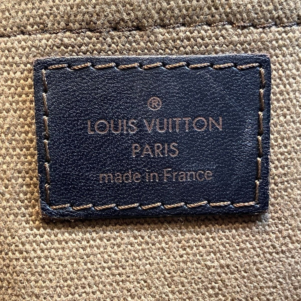 Louis Vuitton Omaha Utah Messenger Bag Leather — view 4