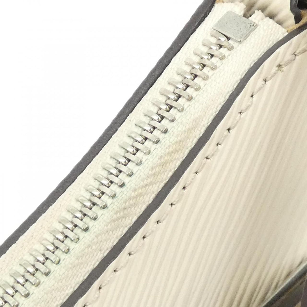 Louis Vuitton Epi Marais Rini Shoulder — view 5