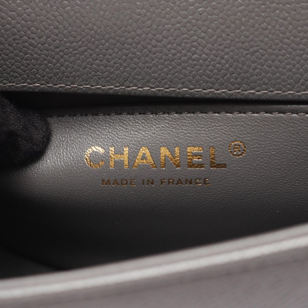 Chanel Shoulder Bag Bo Ischanel Smo le Gray Caviar Leather Bo Smo le — view 4